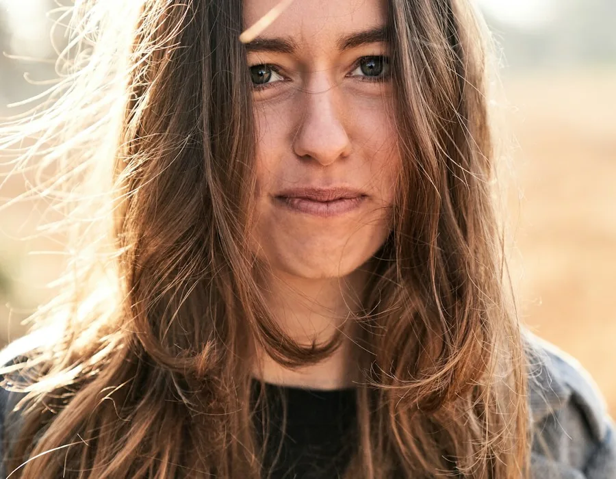 Woman with natural brunette hair